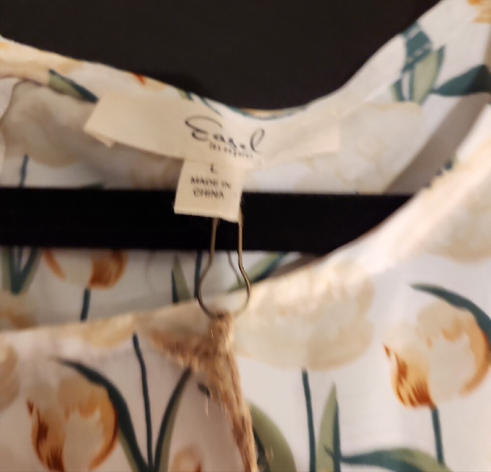 Easel Women's Cream Yellow Floral Short Sleeve Blouse Size Large NWT - Picture 6 of 8